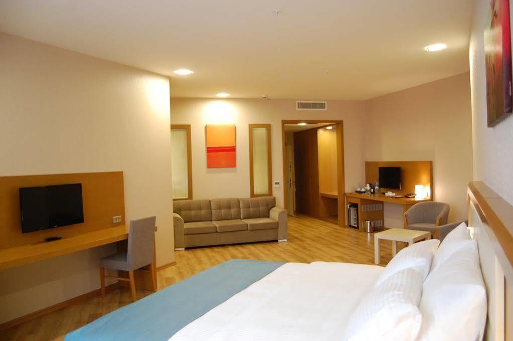 Hilton Garden Inn Kocaeli Sekerpinar Sekerpinari Exteriör bild